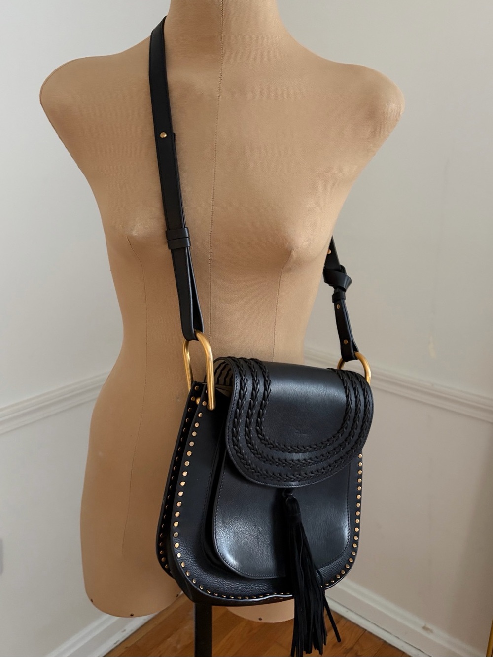 CHLOE Medium Hudson Bag in Black. Saddle bag with whip stitch and tassel.